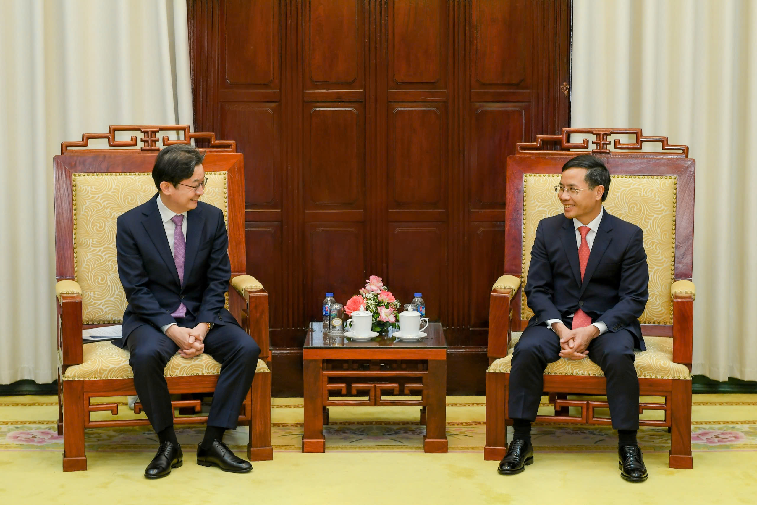 Governor Pham Duc An meets Chairman of the RoK’s Financial Services Commission