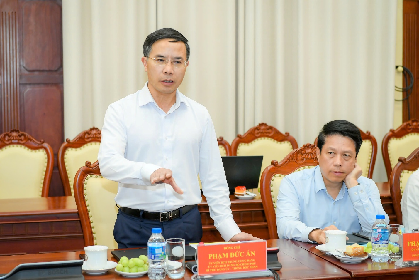 Ban Thường vụ Đảng ủy NHNN làm việc với Đoàn khảo sát của Đảng ủy Chính phủ về thực hiện Kết luận số 208-KL/TW của Bộ Chính trị