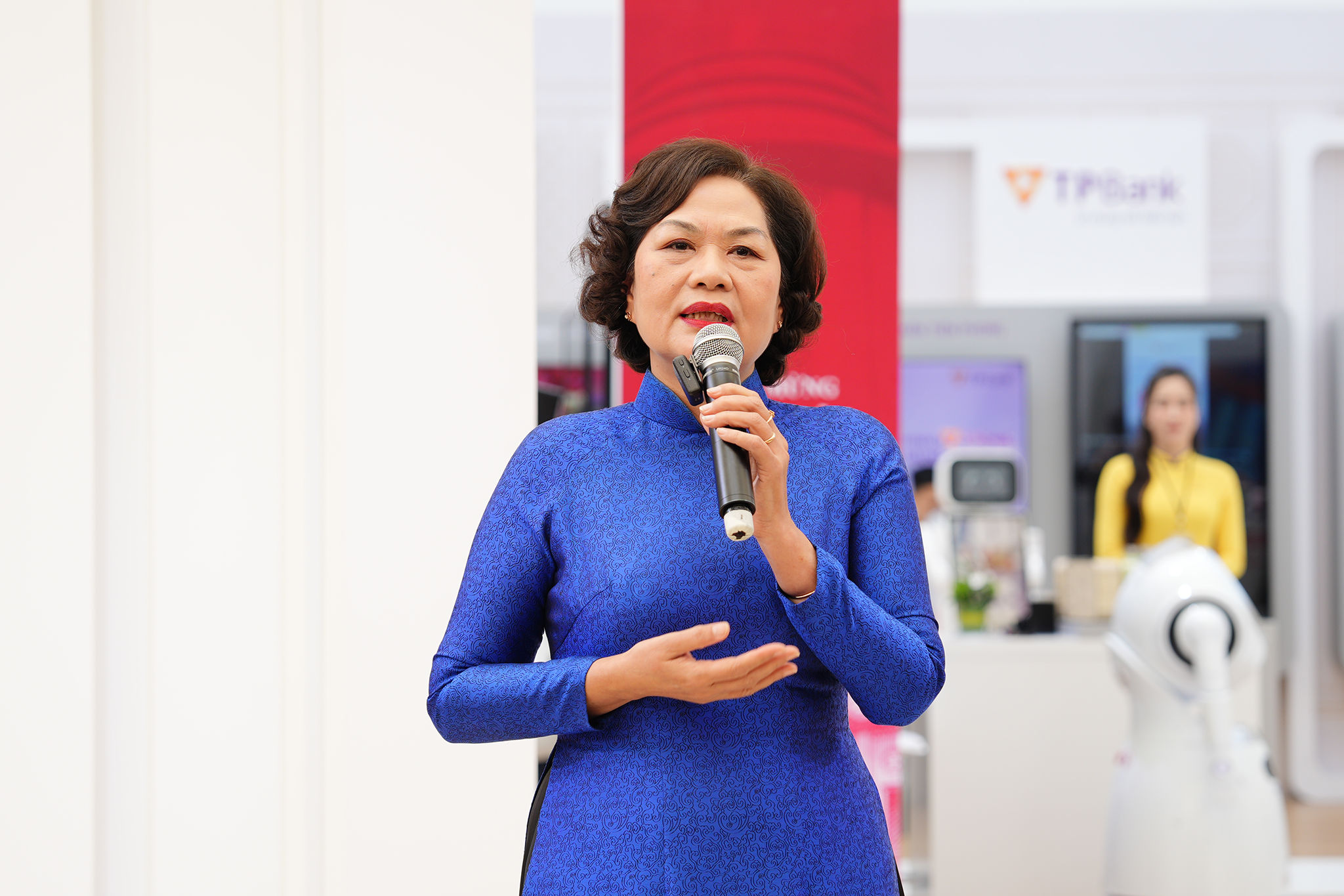Thống đốc NHNN Nguyễn Thị Hồng phát biểu khai mạc không gian triển lãm thành tựu ngành Ngân hàng với chủ đề “Ngành Ngân hàng Việt Nam - Tự hào quá khứ, vững vàng hiện tại, kiến tạo tương lai”