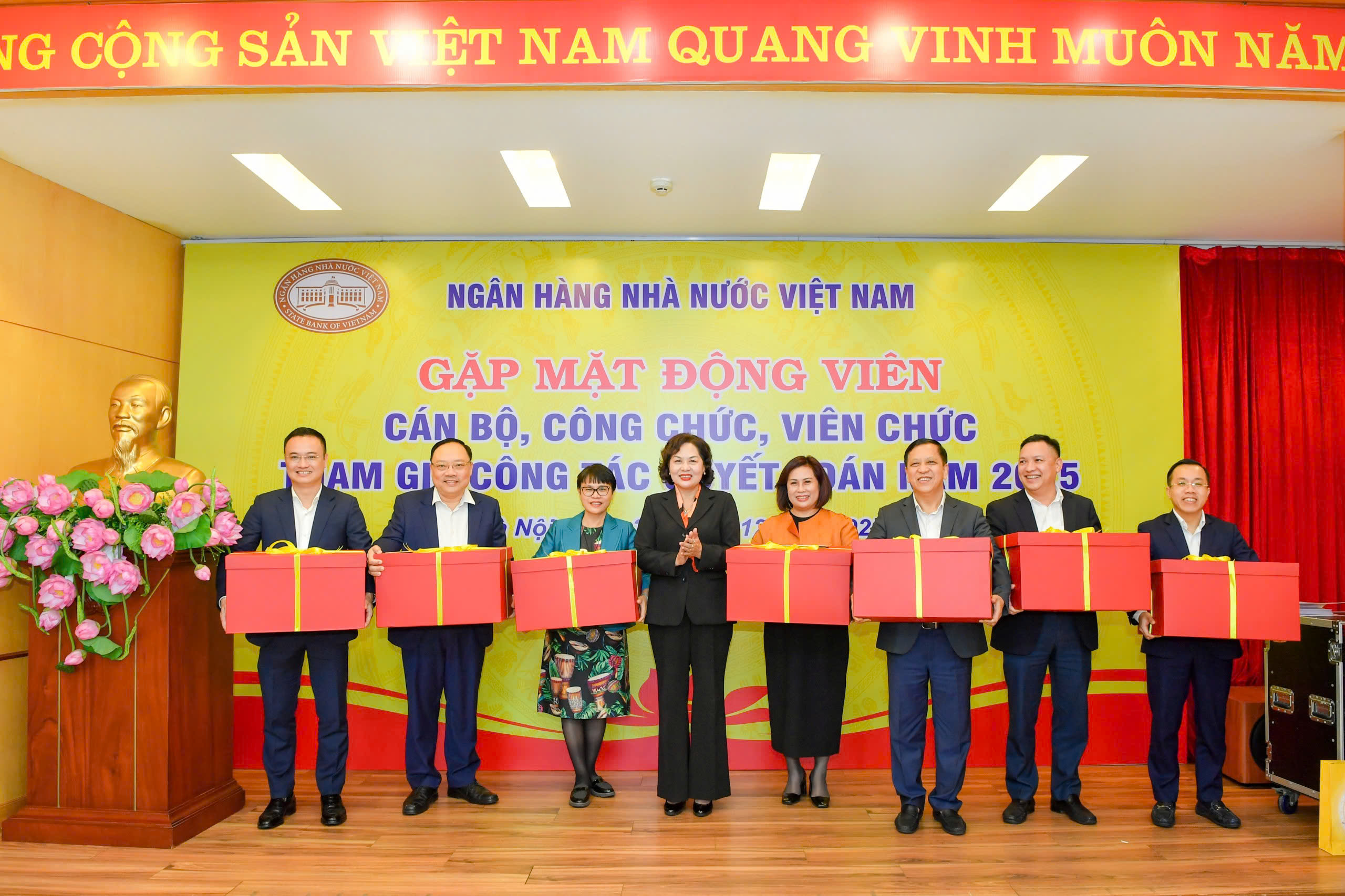 Ban Lãnh đạo NHNN gặp mặt cán bộ, công chức, viên chức tham gia công tác quyết toán năm 2025
