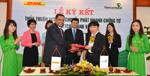 Lễ ký VCB với DHL