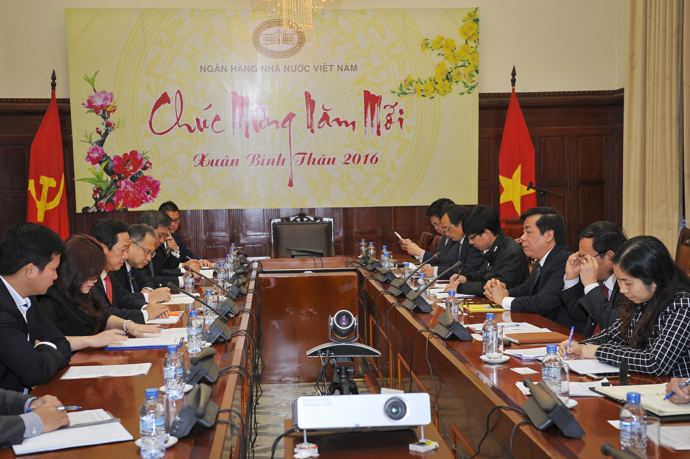 Phó Thống đốc NHNN Nguyễn Kim Anh tiếp Giám