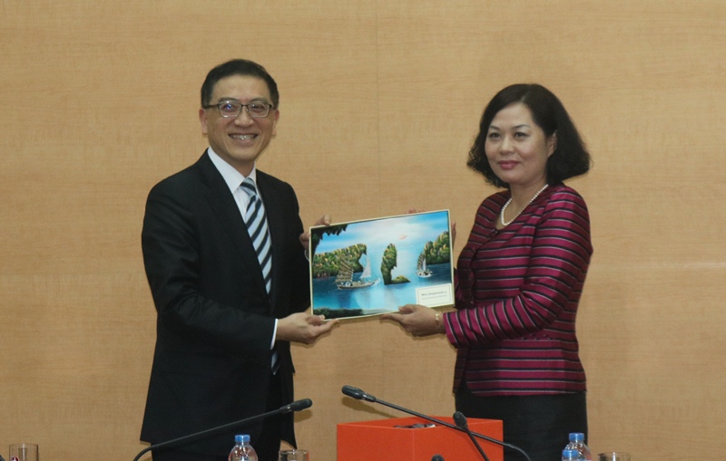 SBV Deputy Governor Nguyen Thi Hong meets with ABA Chairman Daniel Wu