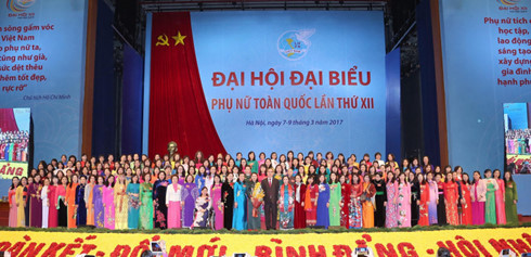 Chủ tịch Ủy ban TW MTTQVN Nguyễn Thiện Nhân chúc mừng Ban Chấp hành TW Hội khóa XII