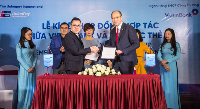 Lễ ký kết hợp đồng hợp tác giữa hai bên
