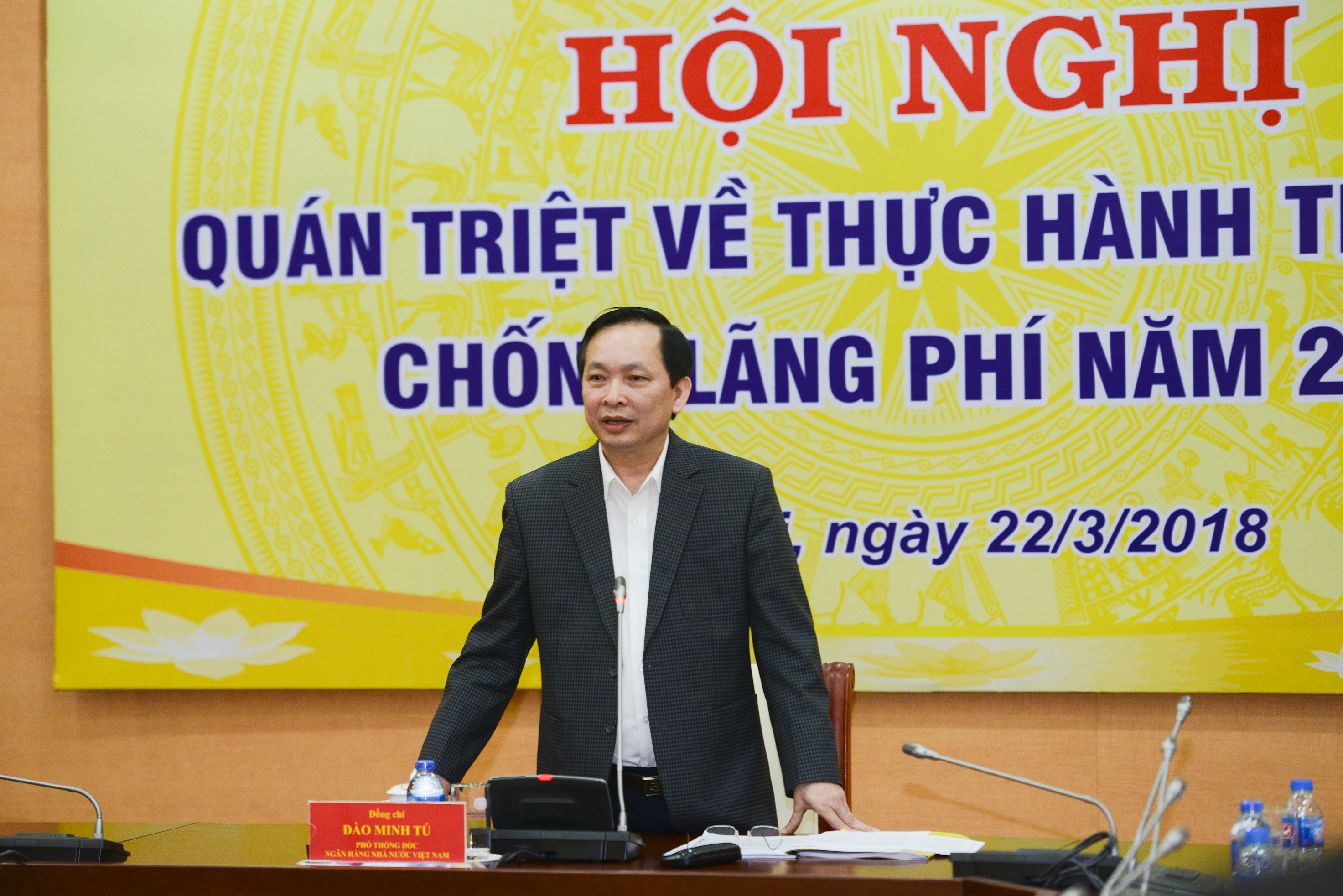 Phó Thống đốc NHNN Đào Minh Tú chủ trì Hội nghị