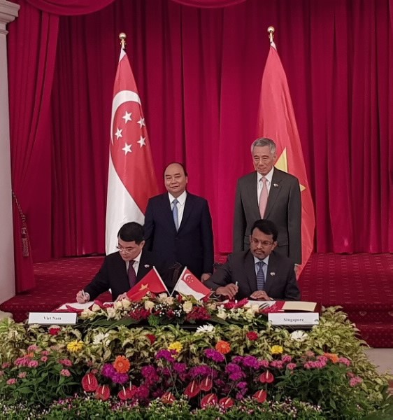 SBV Governor Le Minh Hung signs MOU with MAS Managing Director Ravi Menon