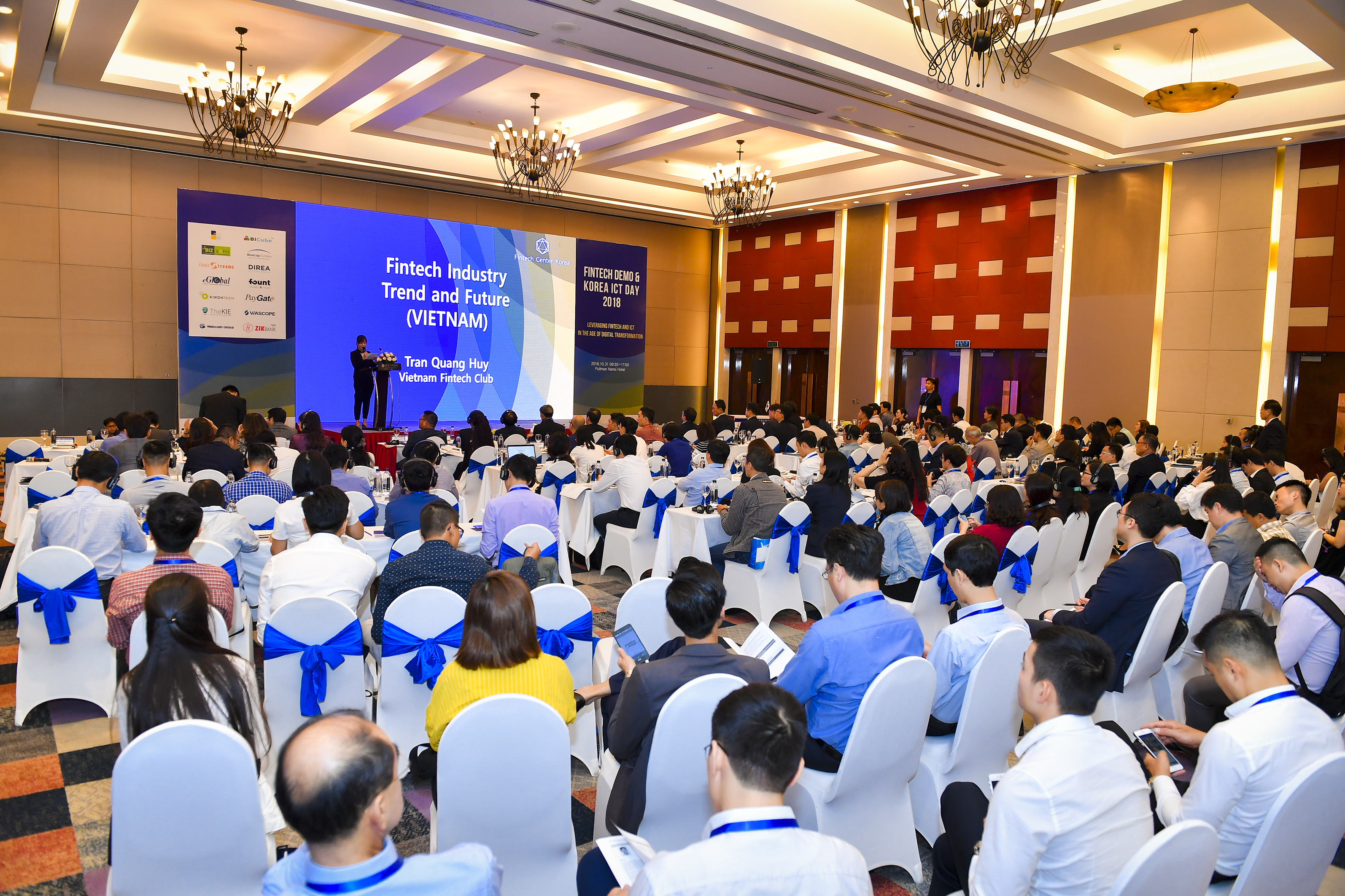 “Thúc đẩy công nghệ Fintech và công nghệ thông tin trong thời đại chuyển đổi số”