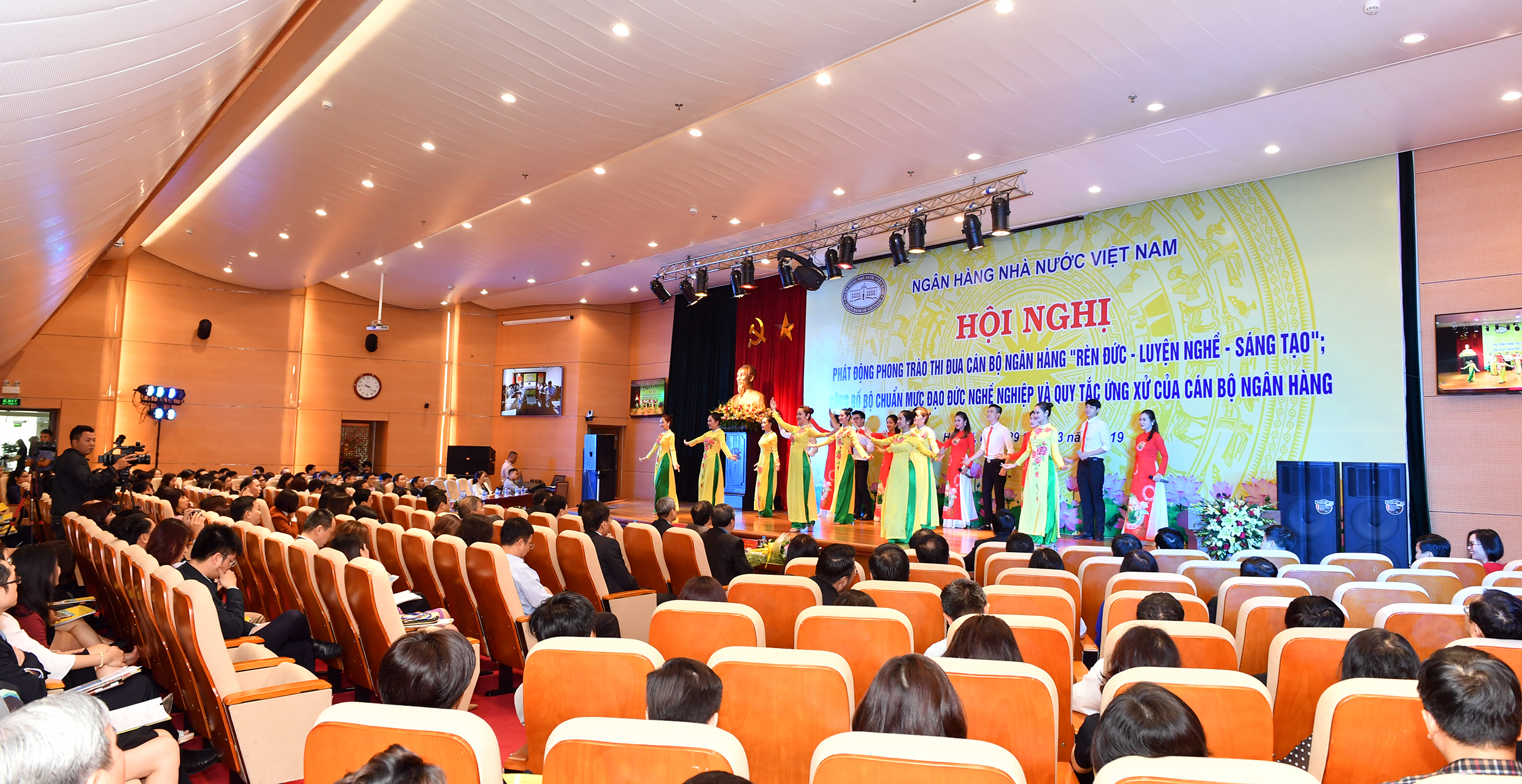 Hội nghị công bố “Bộ chuẩn mực đạo đức nghề nghiệp và quy tắc ứng xử của cán bộ Ngân hàng”