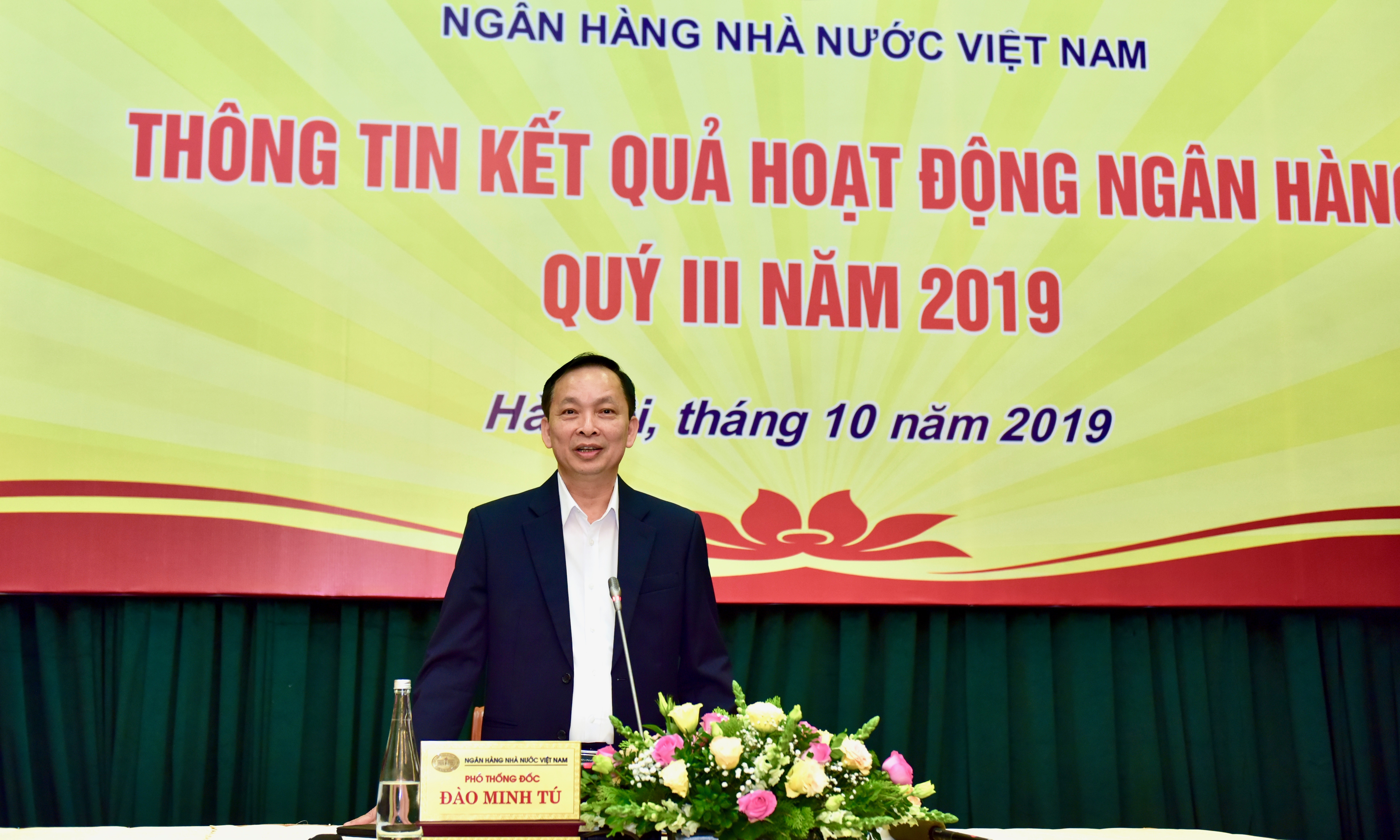 Phó Thống đốc NHNN Đào Minh Tú chủ trì buổi họp