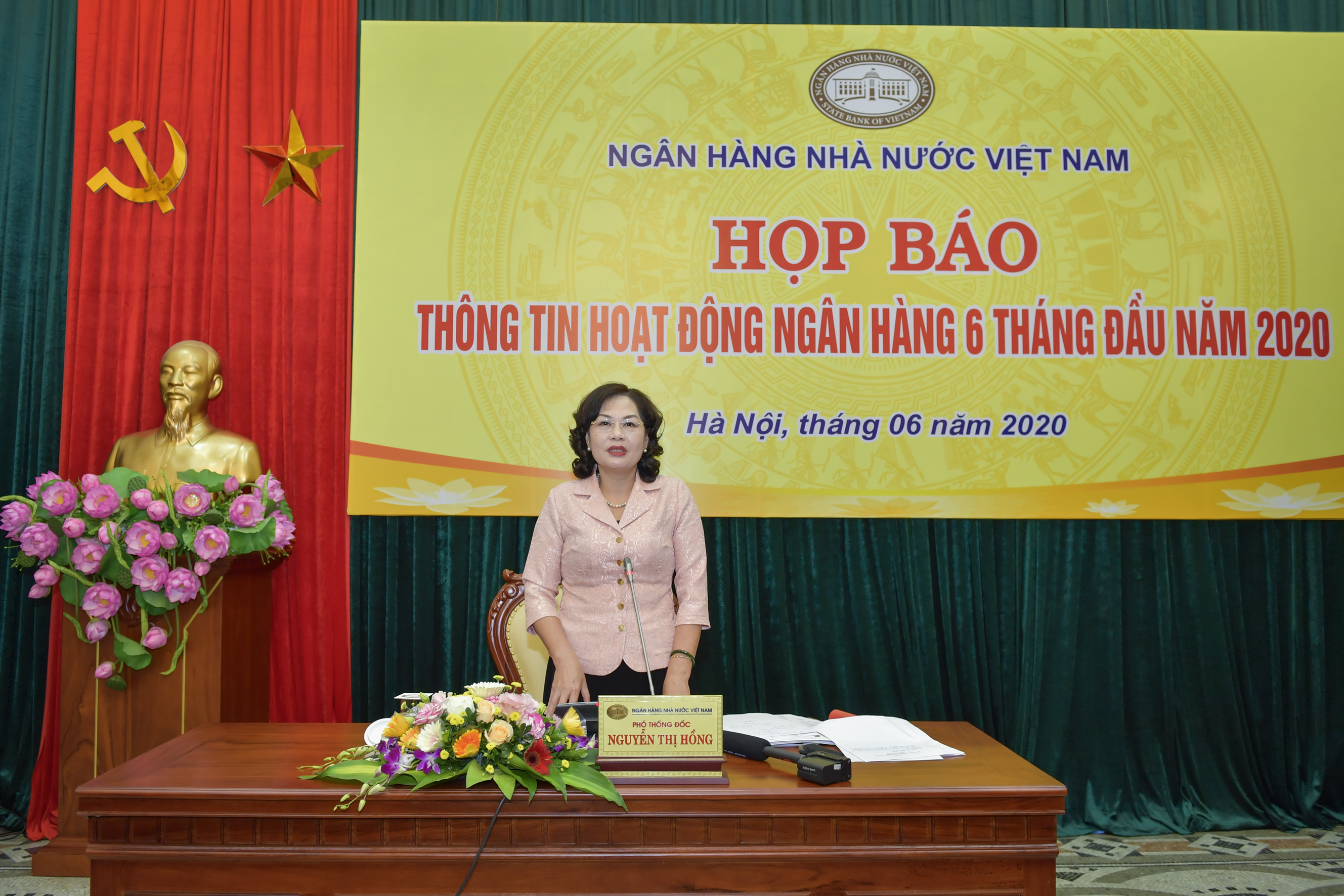 Phó Thống đốc NHNN Nguyễn Thị Hồng chủ trì buổi họp báo