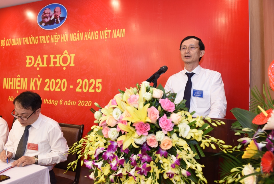 Đ/c Trần Việt Bắc - Phó Bí thư thường trực Đảng ủy Cơ quan NHTW phát biểu chỉ đạo Đại hội