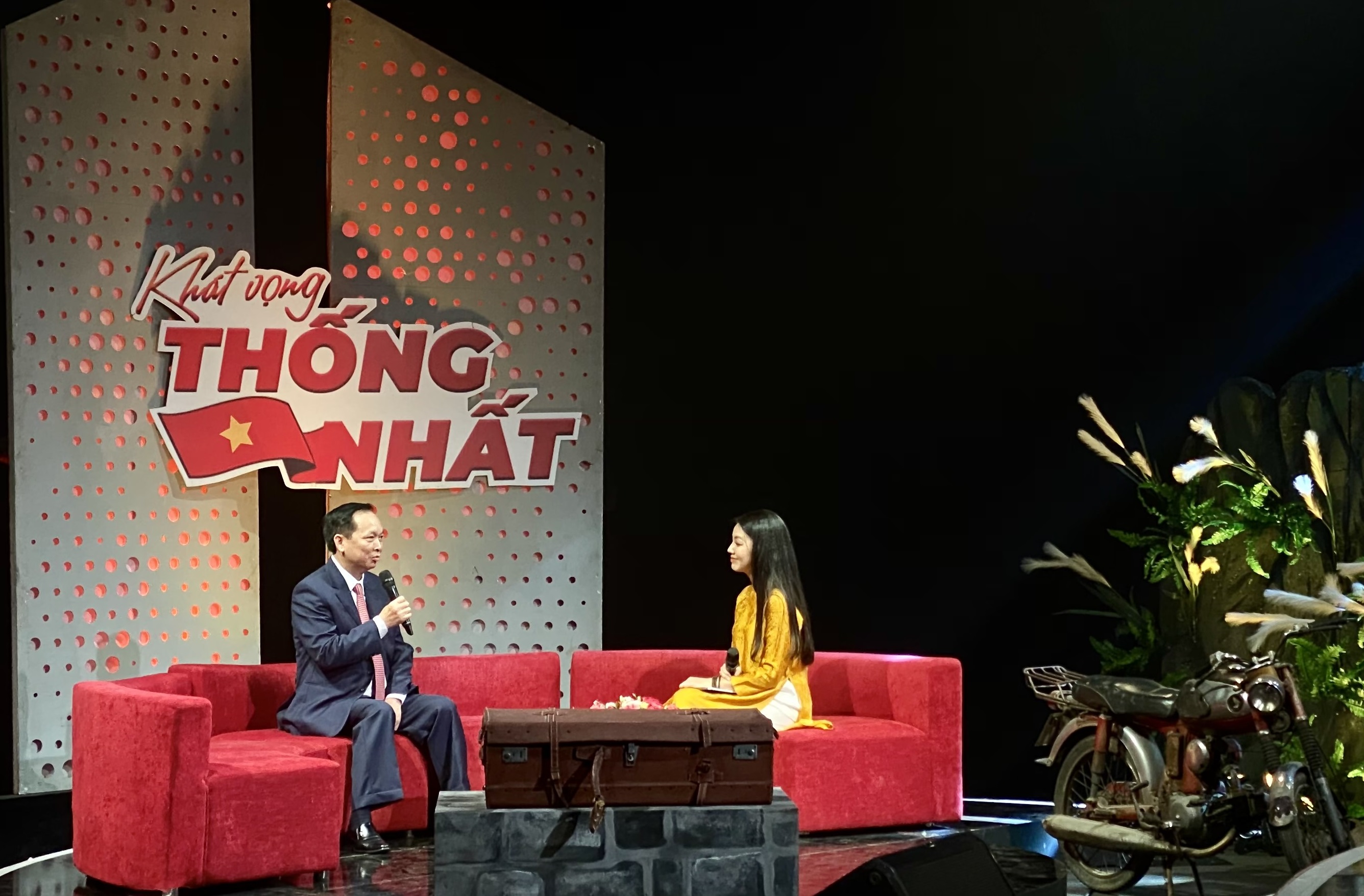 Phó Thống đốc thường trực NHNN Đào Minh Tú tham gia chương trình