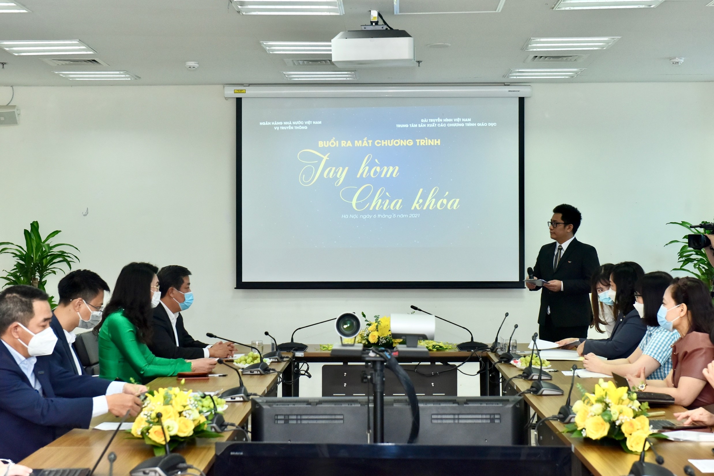 Lễ ra mắt chương trình giáo dục tài chính Tay hòm chìa khoá