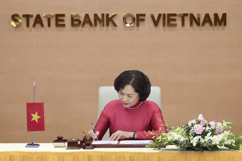 Governor Nguyen Thi Hong