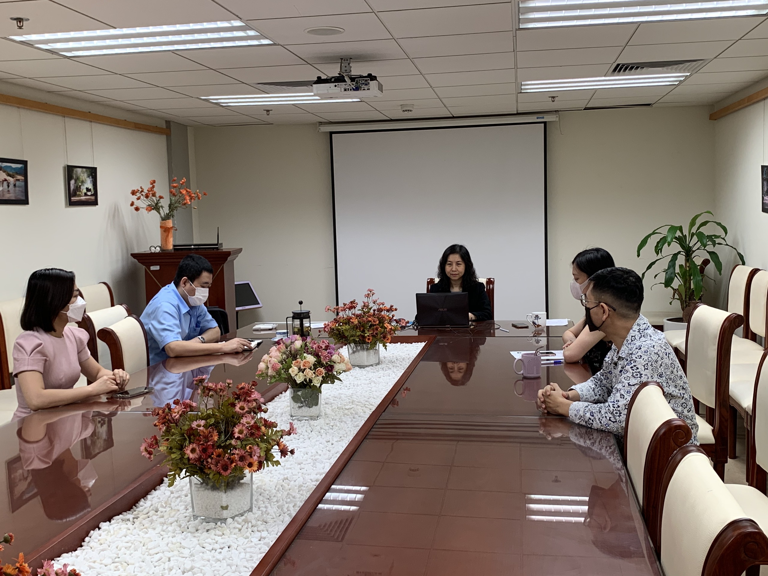 Bà Hoàng Thị Phương Hạnh, Phó Vụ trưởng Vụ Hợp tác Quốc tế, NHNN phát biểu tại chương trình.