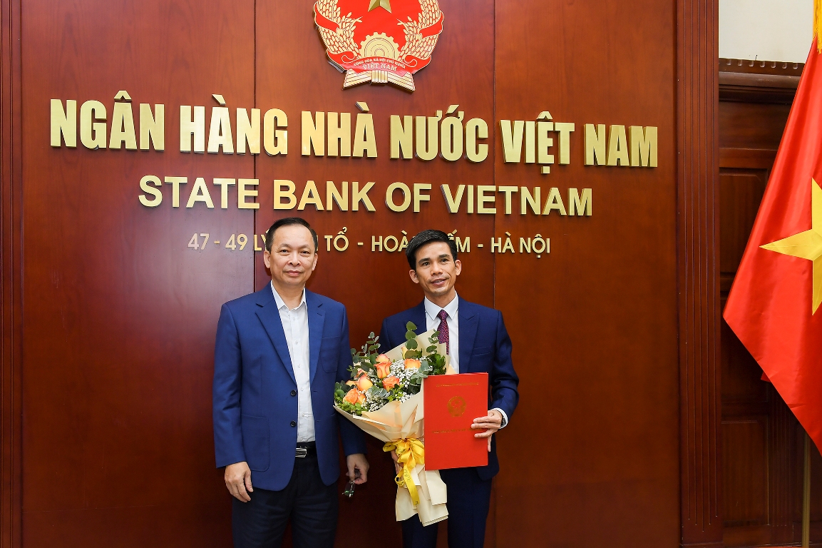 Đ/c Trần Thế Hùng đón nhận Quyết định bổ nhiệm