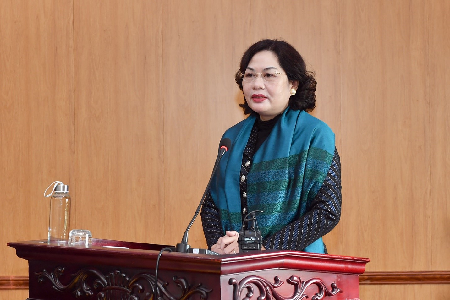 Thống đốc NHNN Nguyễn Thị Hồng phát biểu tại buổi làm việc
