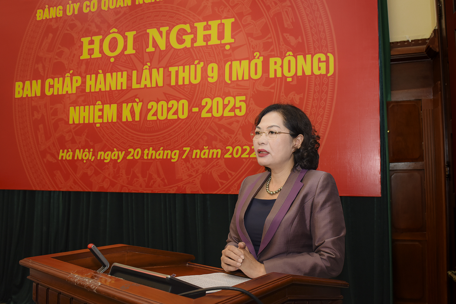 Đ/c Nguyễn Thị Hồng - Bí thư Đảng ủy cơ quan NHTW, Thống đốc NHNN kết luận Hội nghị