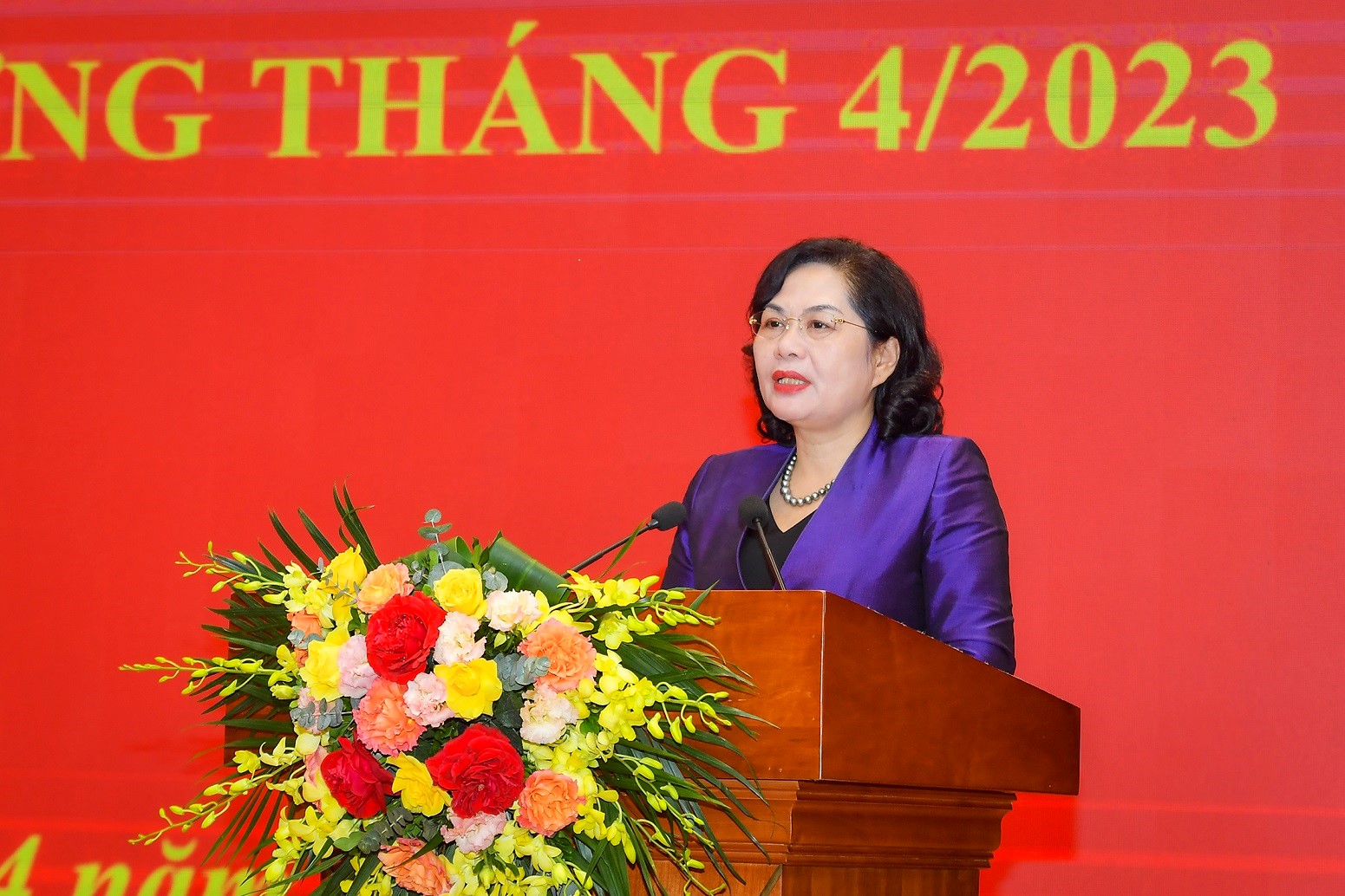 Đồng chí Nguyễn Thị Hồng - Ủy viên Trung ương Đảng, Bí thư Ban Cán sự Đảng, Bí thư Đảng ủy, Thống đốc NHNN phát biểu chào mừng Hội nghị