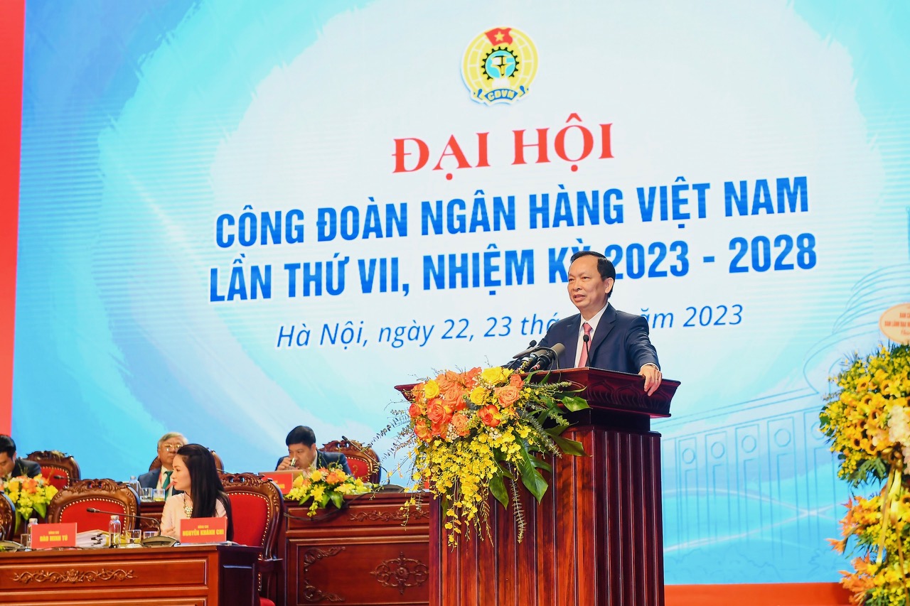 Đồng chí Đào Minh Tú, Phó Bí thư Ban Cán sự Đảng, Phó Thống đốc Thường trực NHNN Việt Nam, Ủy viên Ban Chấp hành Tổng Liên đoàn Lao động Việt Nam, Chủ tịch Công đoàn Ngân hàng Việt Nam phát biểu tại Đại hội.