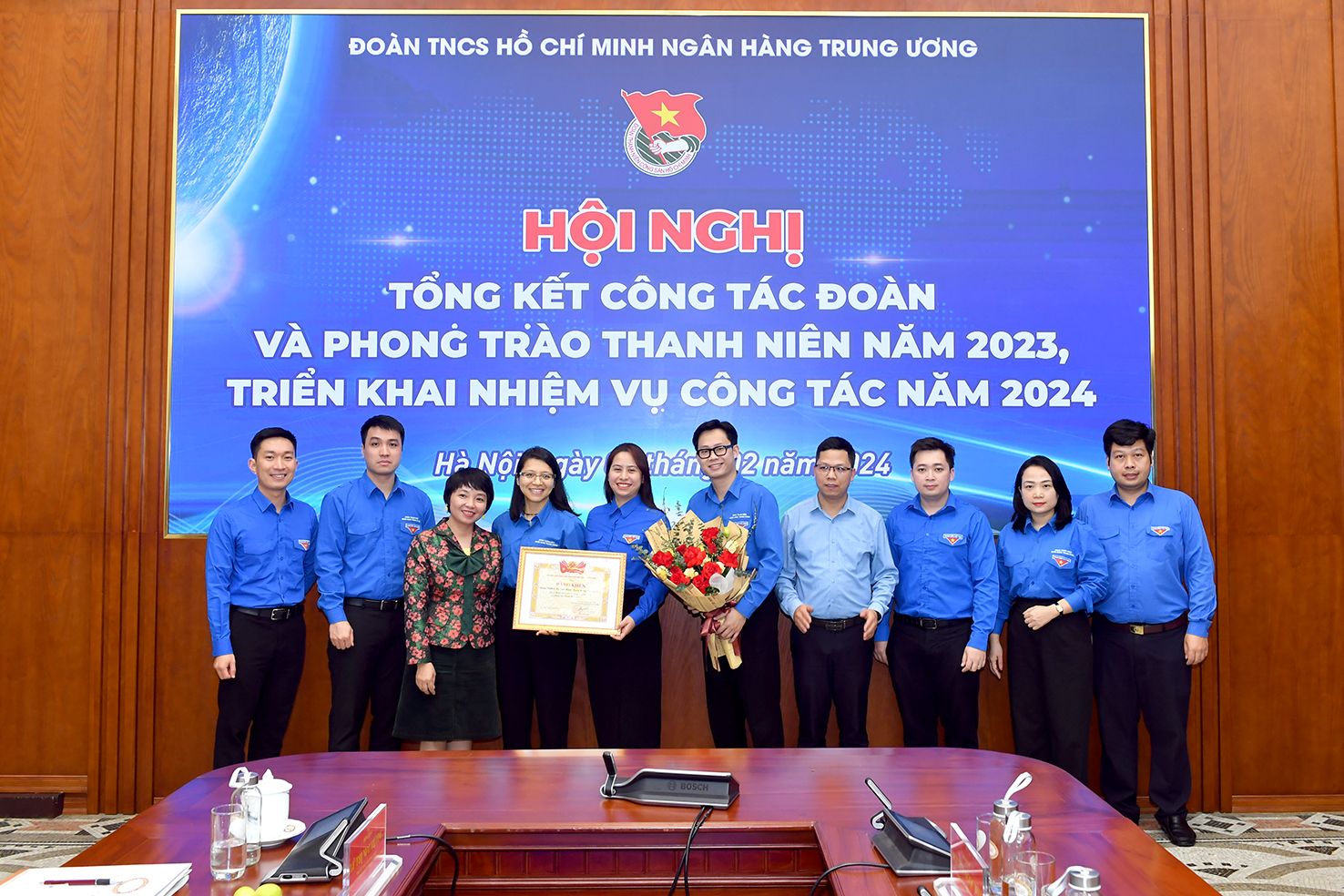Trao tặng Bằng khen của Trung ương Đoàn