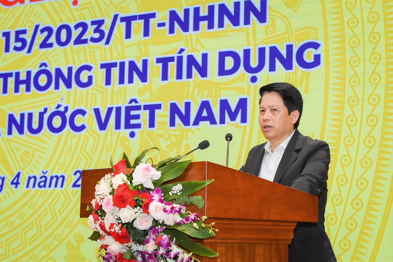 Deputy Governor Pham Tien Dzung speaks at the Conference