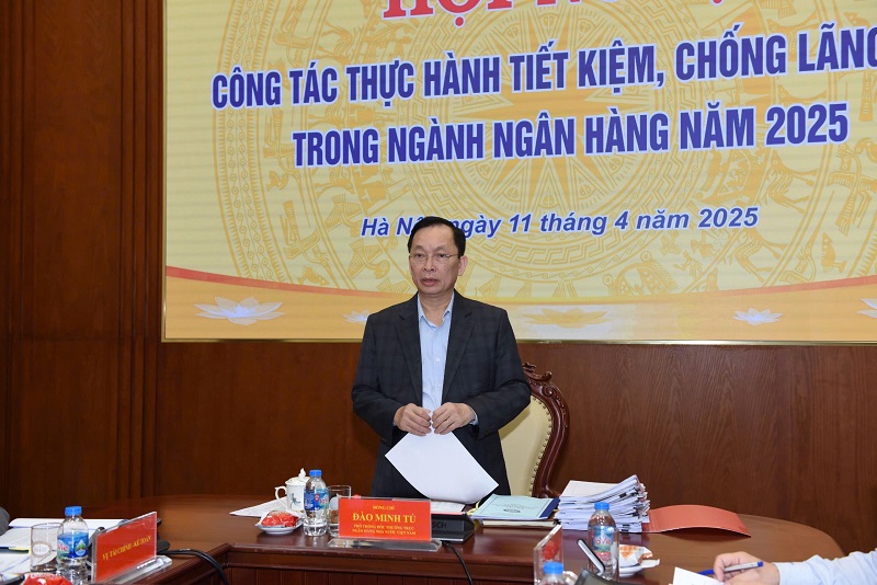 Phó Thống đốc Thường trực Đào Minh Tú phát biểu chỉ đạo tại hội nghị