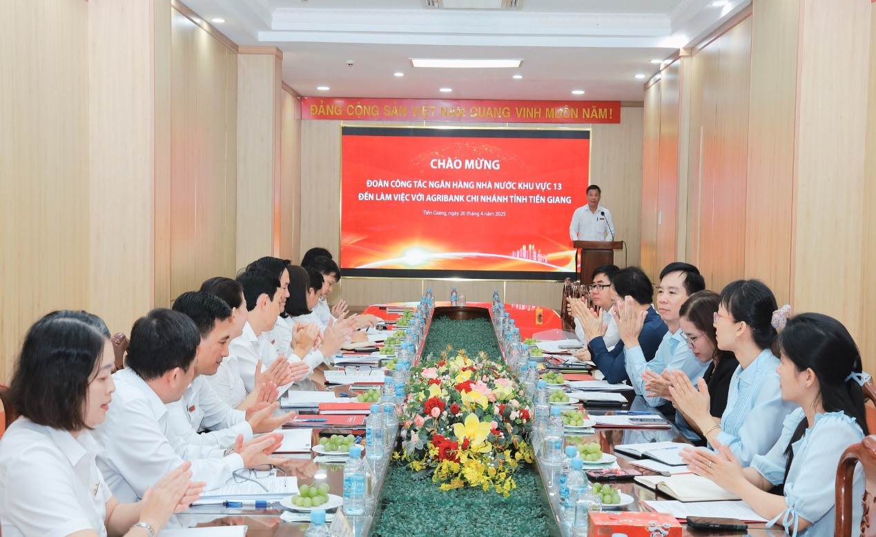 Toàn cảnh buổi làm việc của đoàn công tác NHNN Khu vực 13 với Agribank chi nhánh tỉnh Tiền Giang