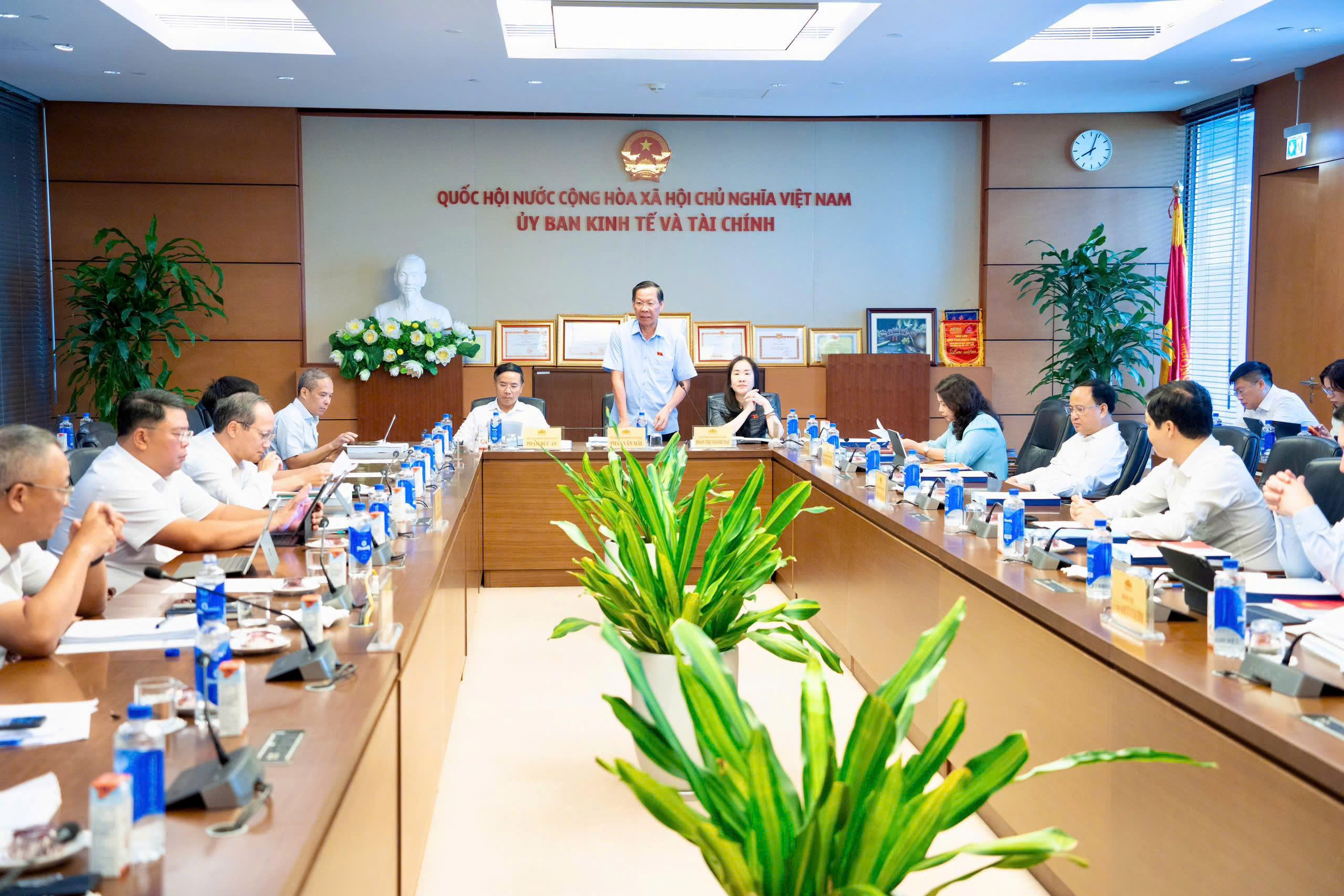 Thẩm tra sơ bộ dự án Luật sửa đổi, bổ sung một số điều của Luật NHNN Việt Nam, Luật Phòng, chống rửa tiền và Luật Các tổ chức tín dụng