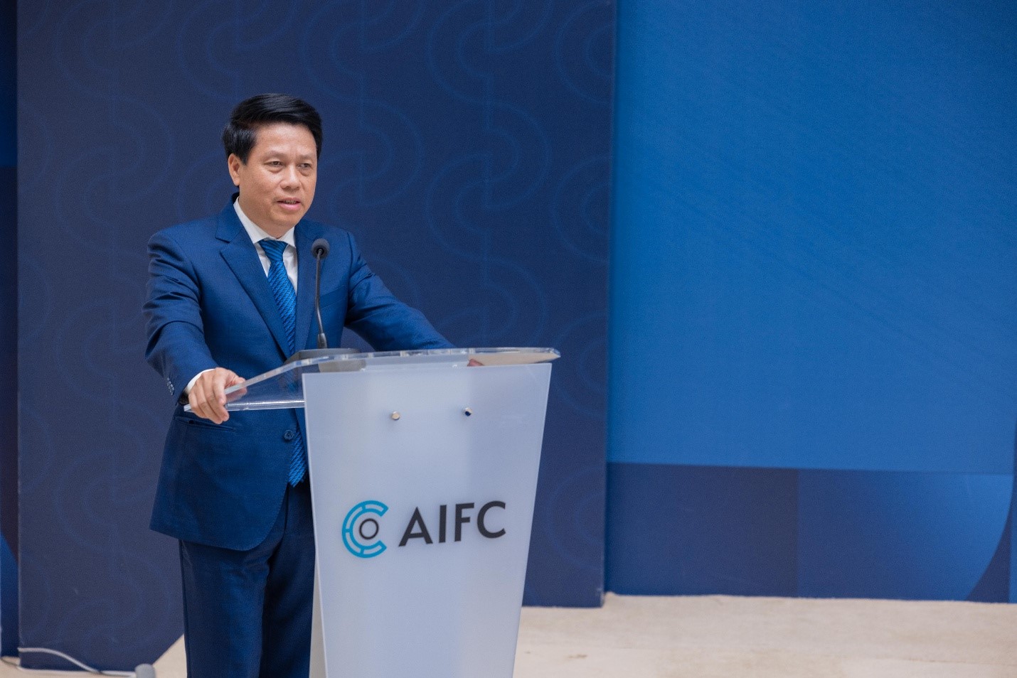 Đoàn công tác của Ngân hàng Nhà nước Việt Nam khảo sát các mô hình Trung tâm tài chính quốc tế