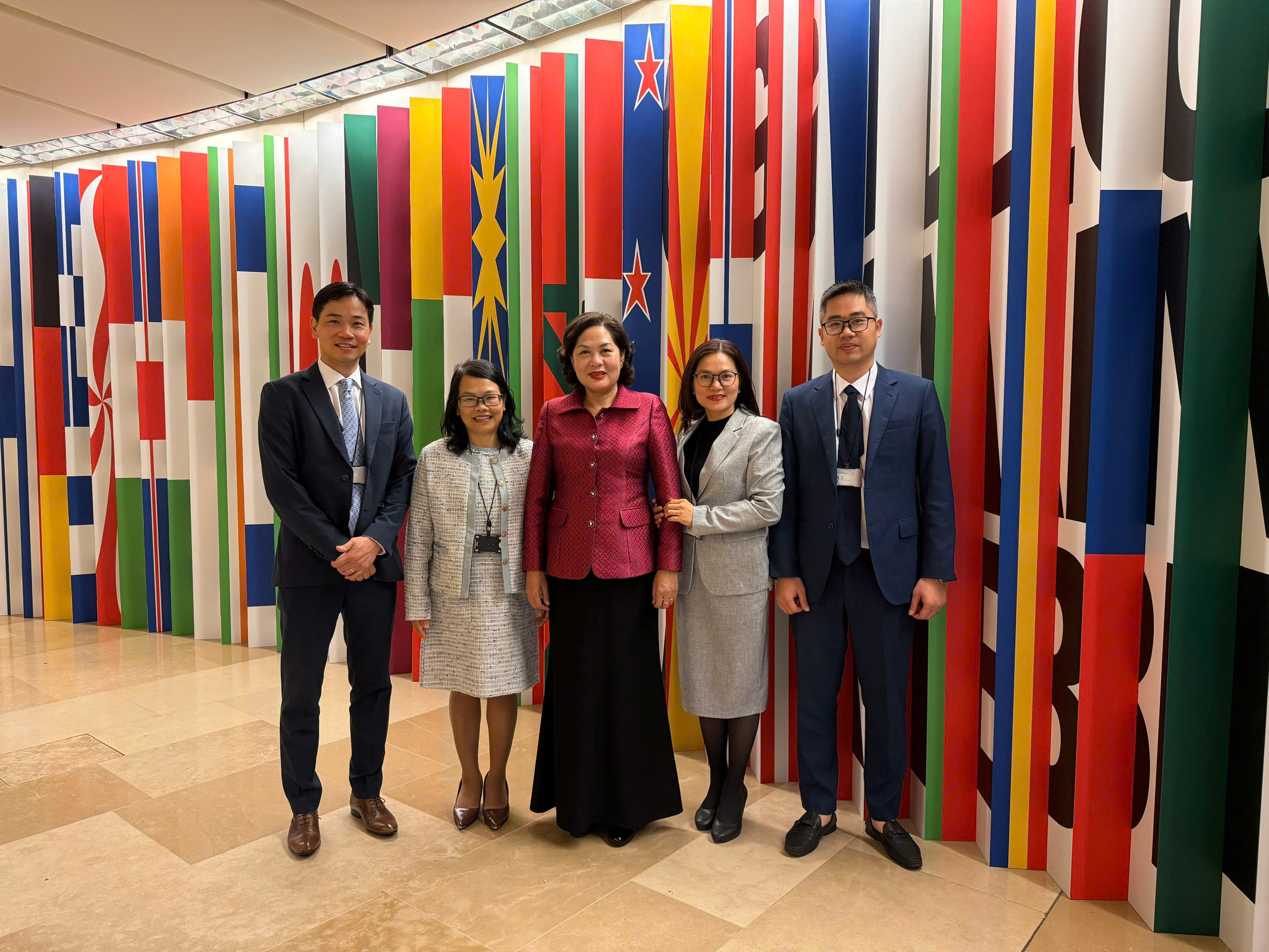 Governor Nguyen Thi Hong attends the Regular November 2025 Meeting of the Bank for International Settlements Governors