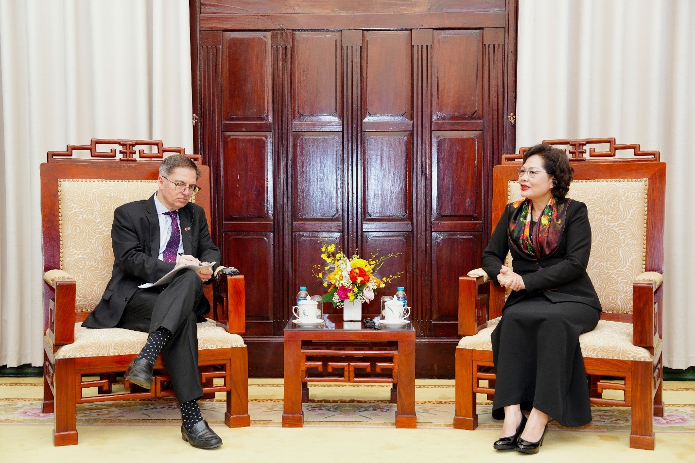 Governor Nguyễn Thị Hồng Meets with World Bank Vice President