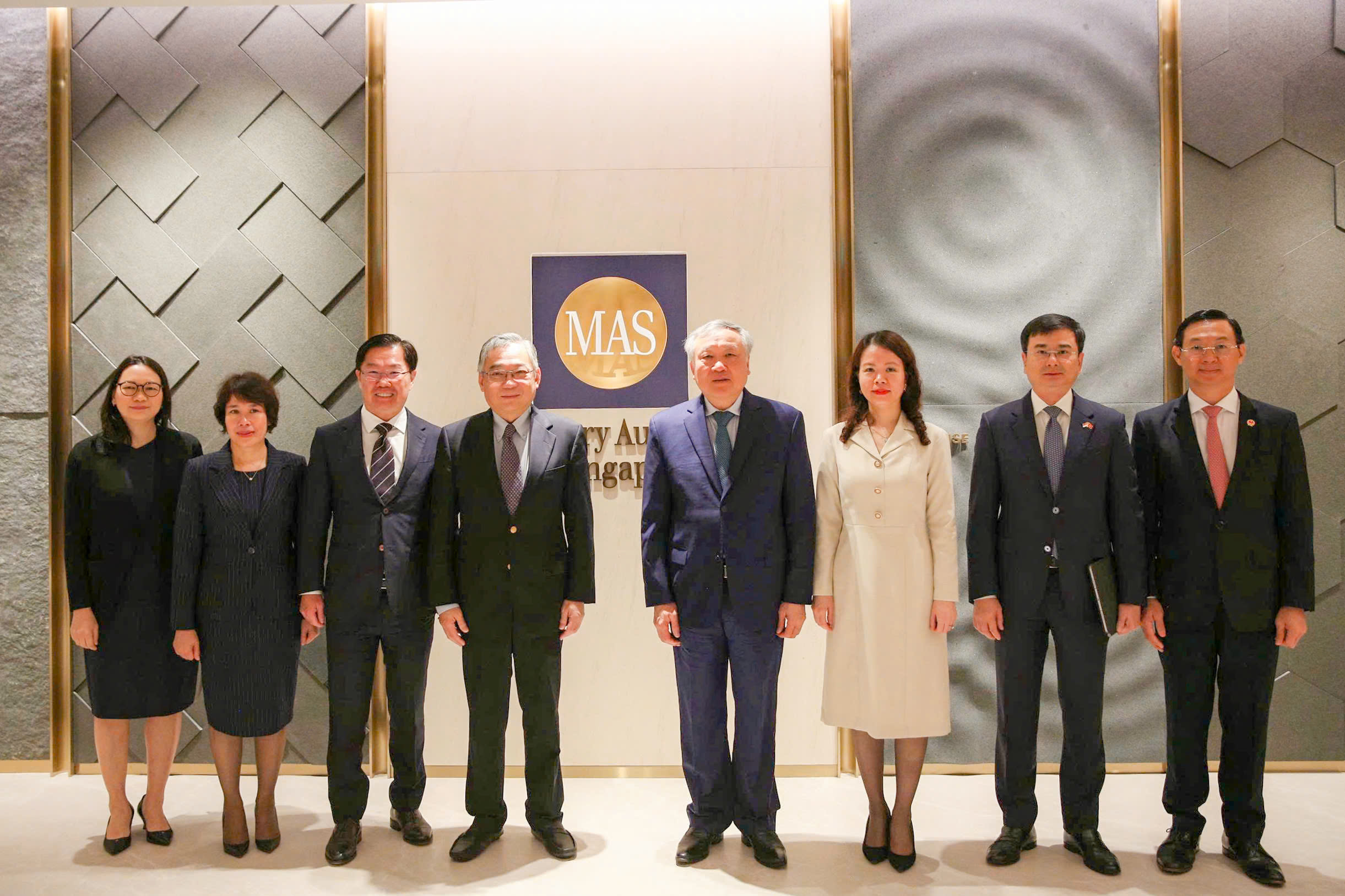 SBV Deputy Governor Pham Thanh Ha joins Government Delegation to Singapore