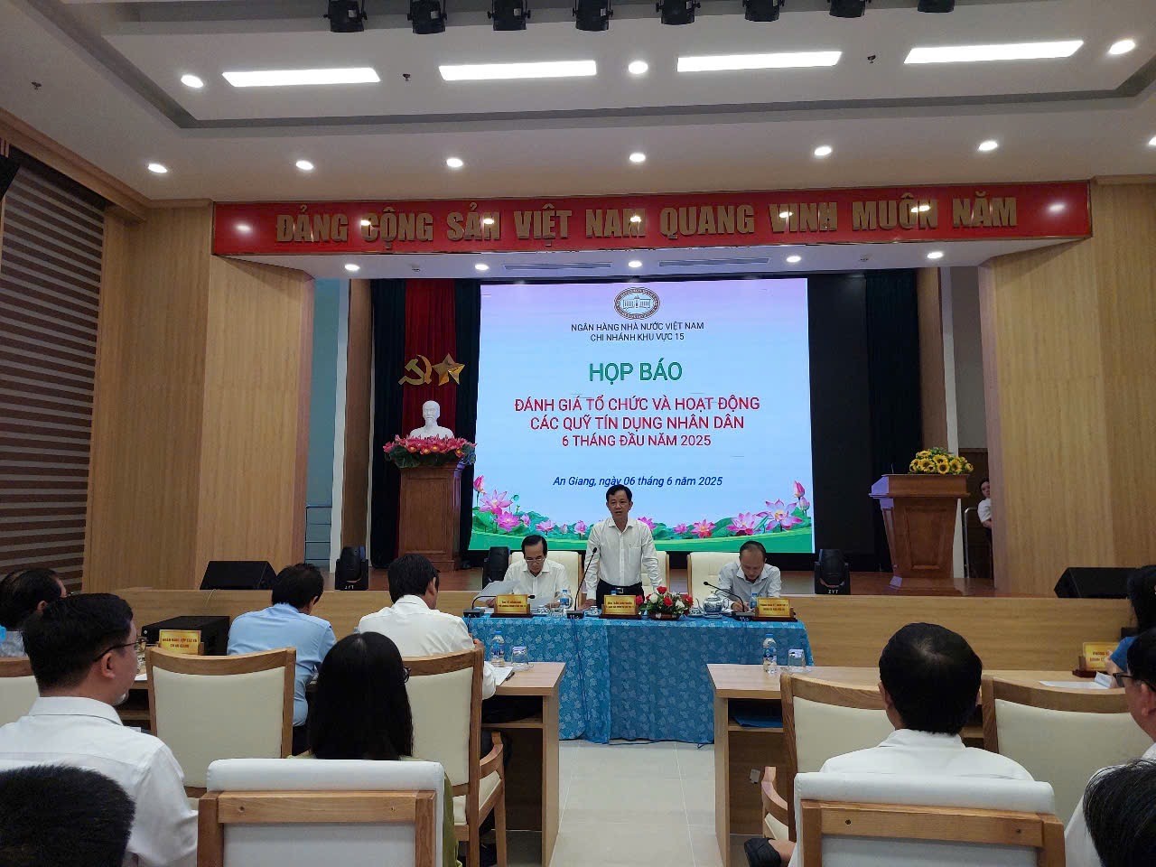 NHNN Khu vực 15 Họp báo đánh giá hoạt động các QTDND 6 tháng đầu năm, triển khai nhiệm vụ 6 tháng cuối năm 2025